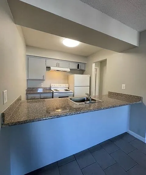 446 E Acacia St #5 — Photo 1