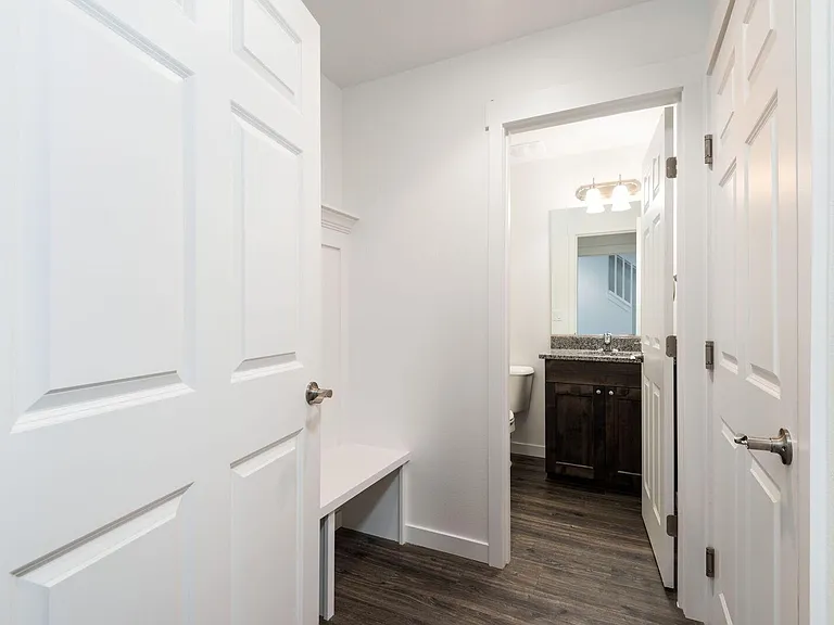 6910 Sully Ln — Photo 9