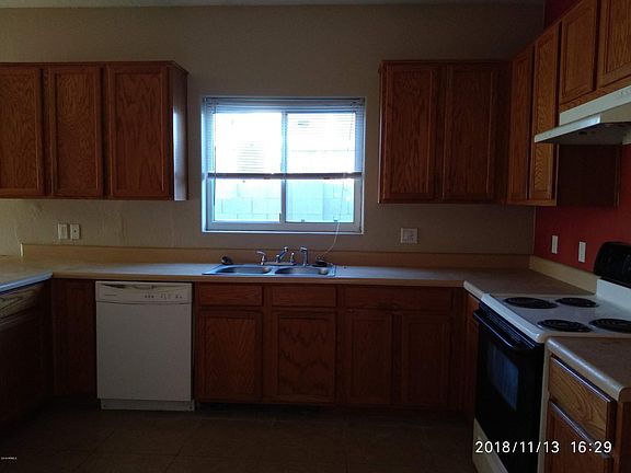 210 E 7th St-KITCHEN-pic 2