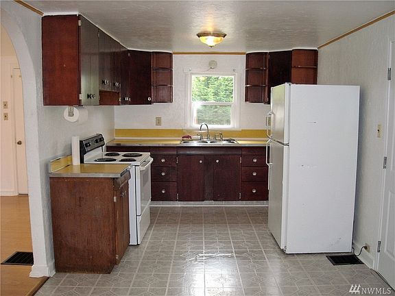 5th image of 1006 S National Ave