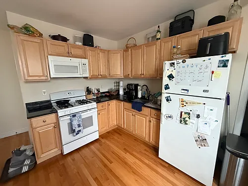 220 Middlesex Ave #3 Photo 1