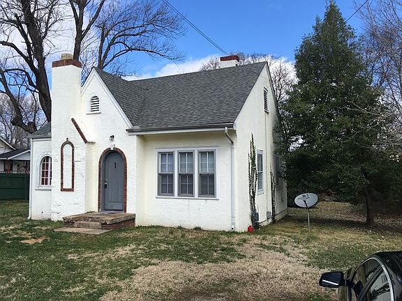 3rd image of 204 W Kingwood Dr