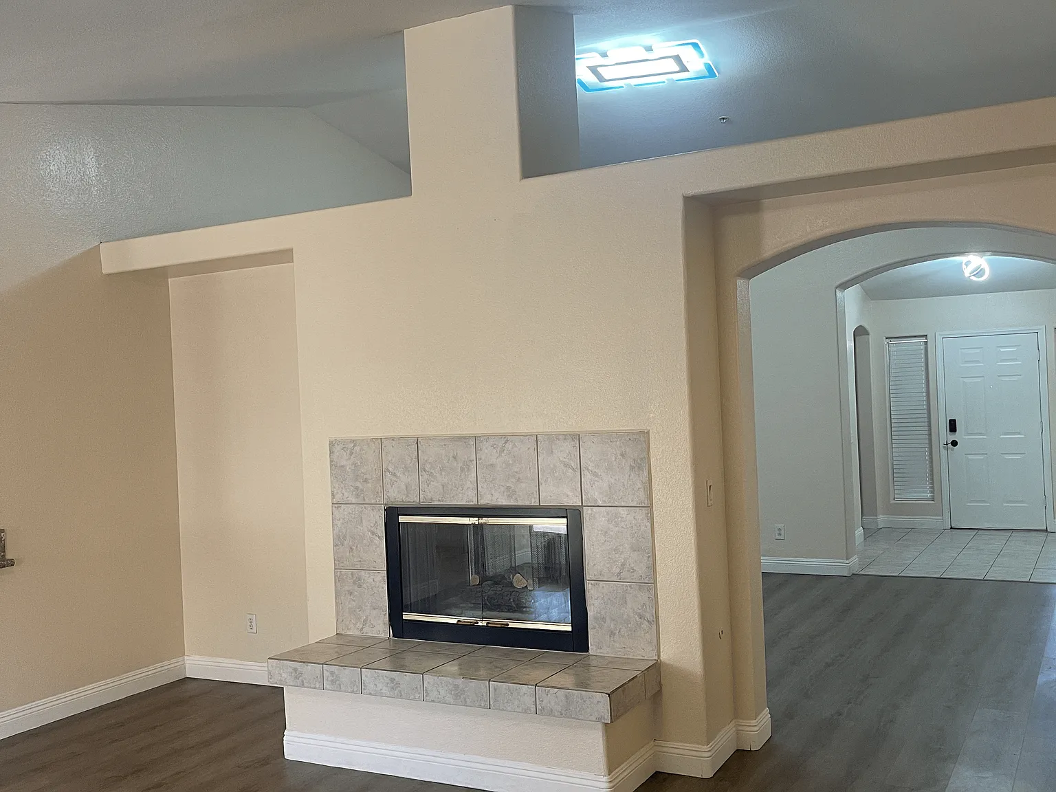 4 bed, 2.5 bath, 2275 sqft, $2,290 — Photo 2