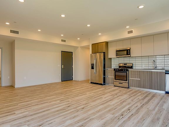 5th image of 1540 S Hayworth Ave #301
