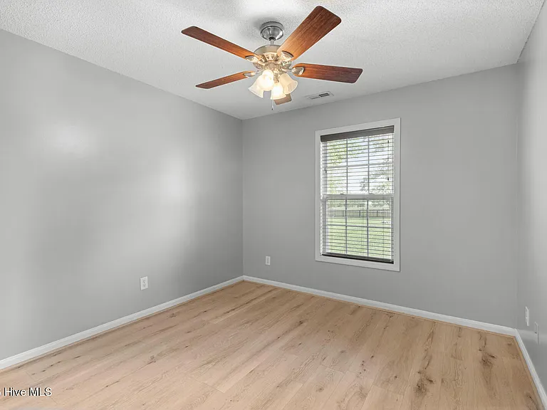 101 Barrington Ct — Photo 11