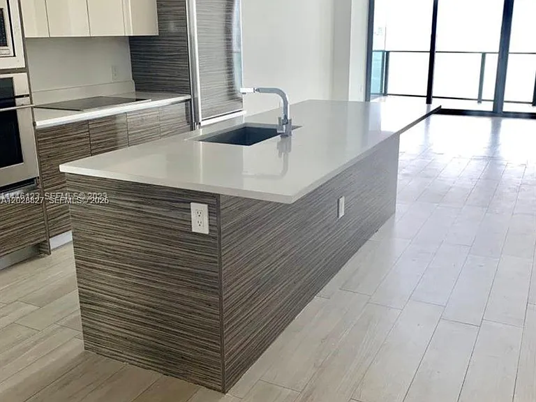 460 NE 28th St #1406 — Photo 4