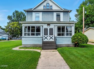 216 4th Ave S, Grand Forks, ND 58201