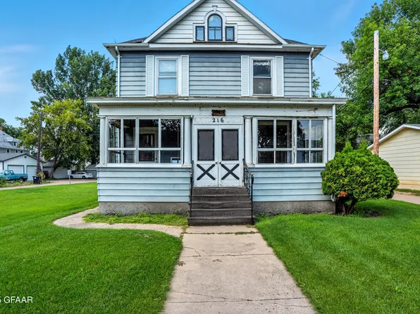 216 4th Ave S, Grand Forks, ND 58201