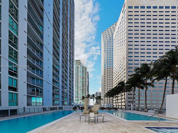 3rd image of 325 Biscayne Blvd APT 1619