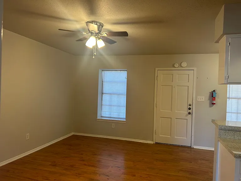 1518 East Ave — Photo 21