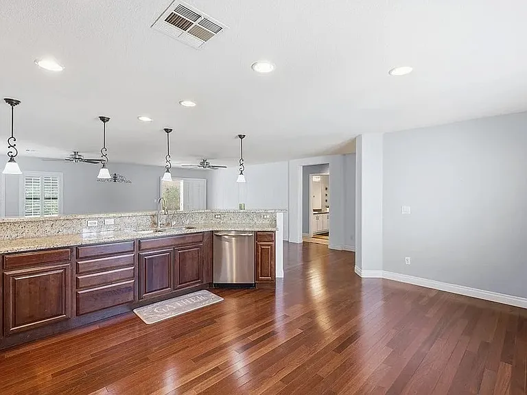 2725 Peekskill Ave — Photo 3