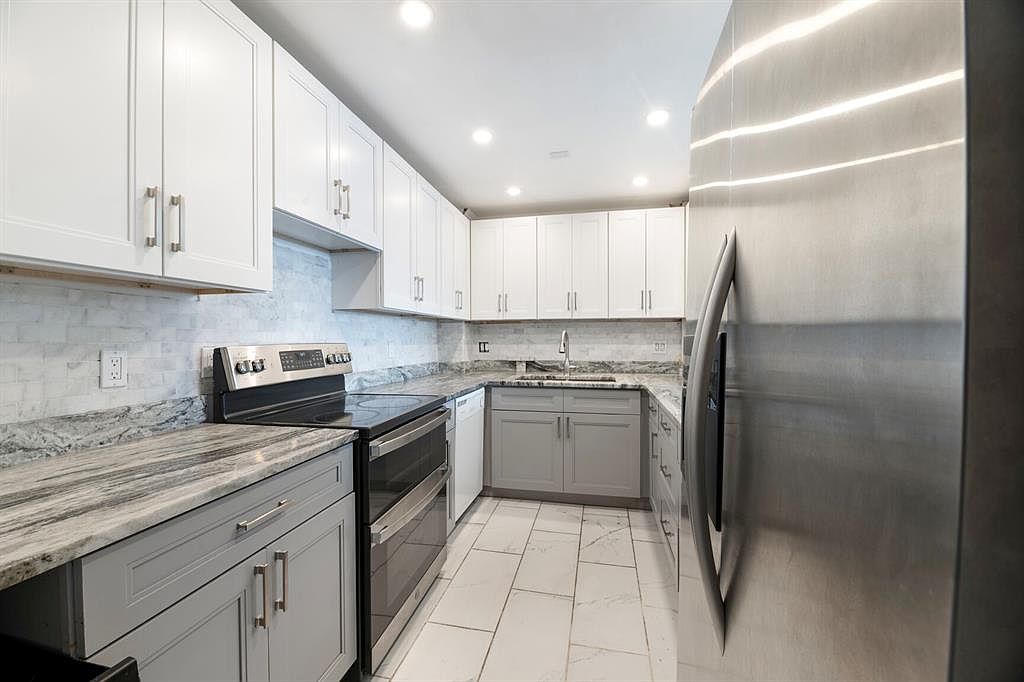 3800 N Hills Dr #402