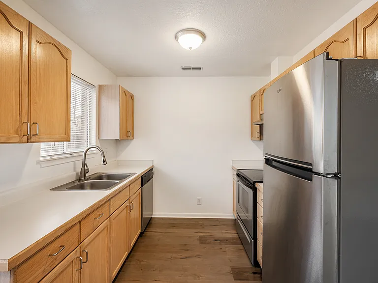 850 E Stratford Ave #C — Photo 9