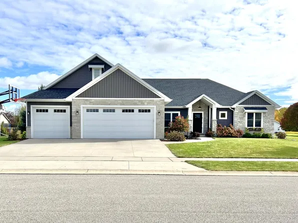 N8924 Harrisville Ct, Menasha, WI 54952