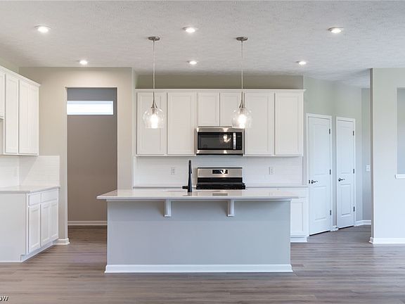 2nd image of 6516 Daisy Ln