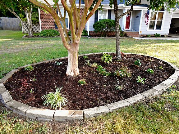 3rd image of 225 Silver Oaks Dr