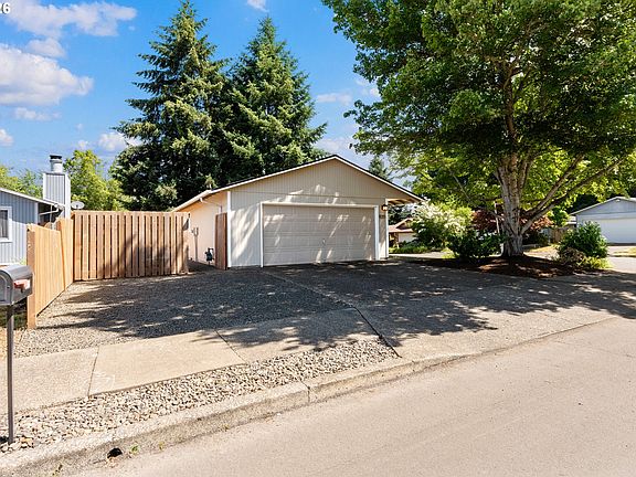 3rd image of 8315 SW La Mancha Ct