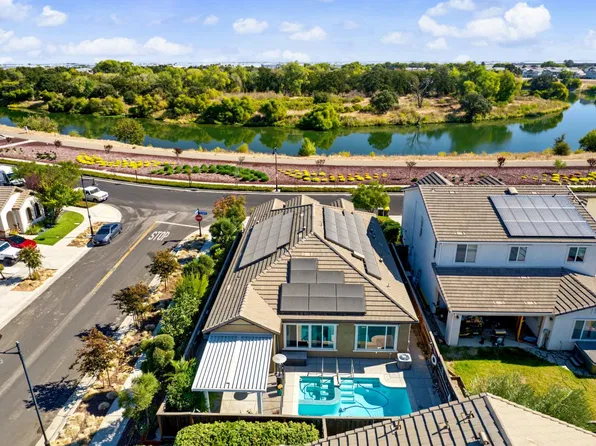 984 River Bend Dr, Lathrop, CA 95330