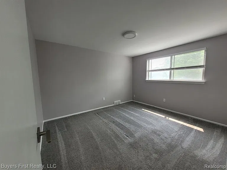 18425 Alta Vista Dr — Photo 21
