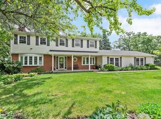 828 Woodland Hills Rd, Batavia, IL 60510