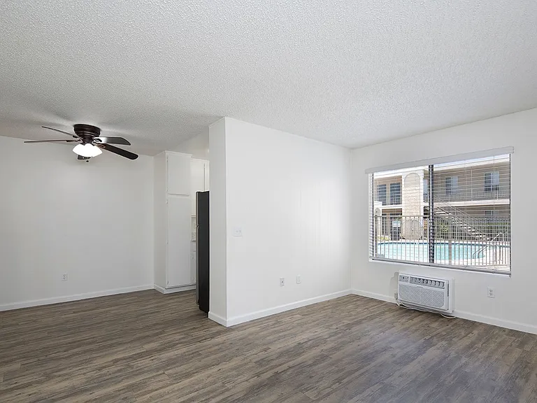 Four Winds Apartments — Photo 3