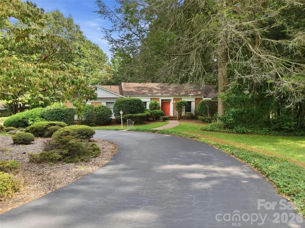 12 Legendary Rd, Hendersonville, NC 28739