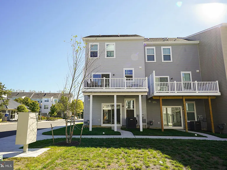 414 Waterfield Ct — Photo 6