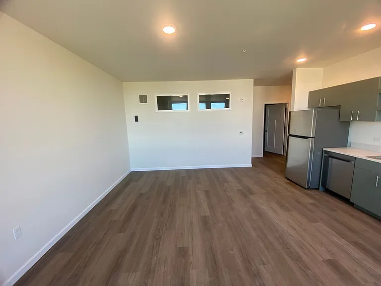401 UNION — Photo 211