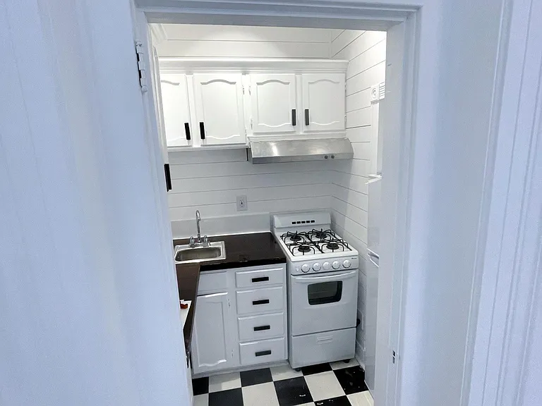 304 Washington Ave #3 — Photo 10