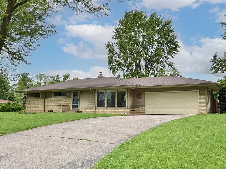 N58W18330 Juniper Ln — Photo 1