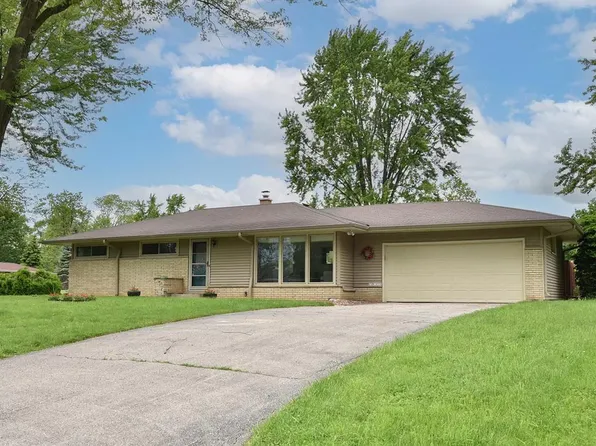 N58W18330 Juniper Ln, Menomonee Falls, WI 53051