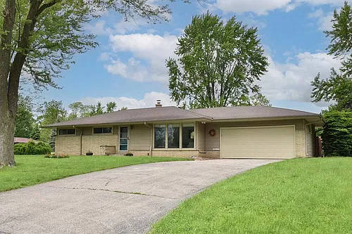 N58W18330 Juniper Ln Photo 1