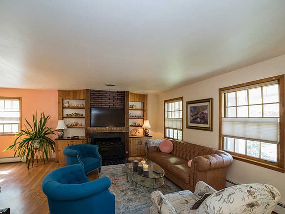 3rd image of 4117 Applewood Ln