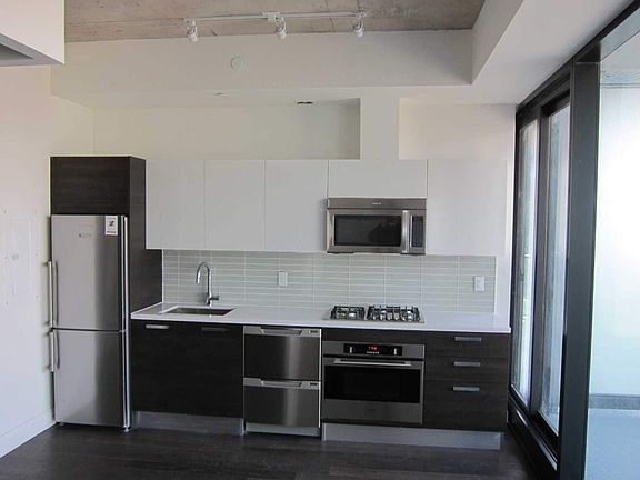 5th image of 224 King St W #1102