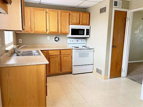 4th image of 204 W 7th St #212