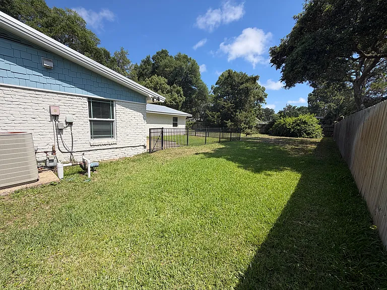312 Yacht Club Dr NE — Photo 12