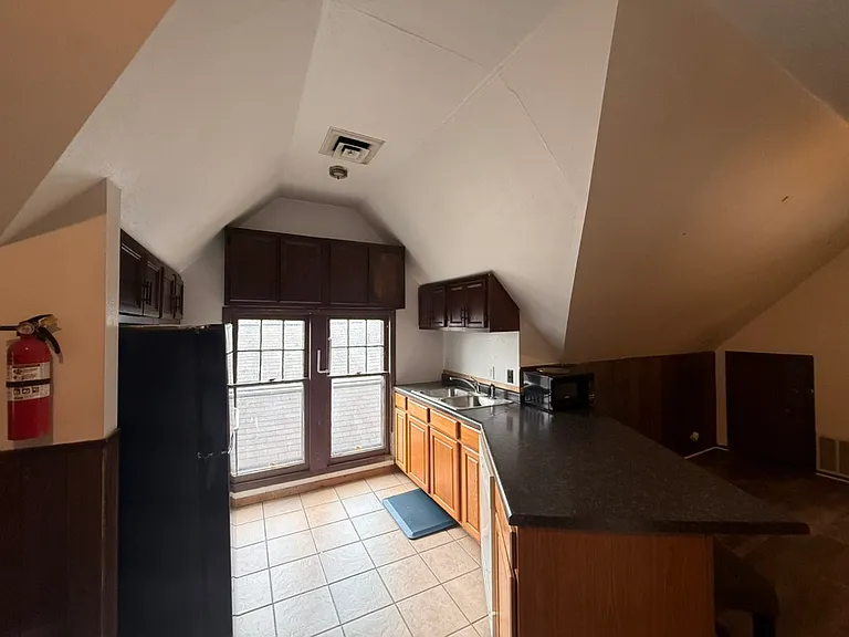 720 S Park St #4 — Photo 10