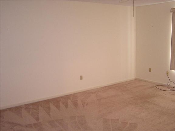 5th image of 544 Lakewood Dr