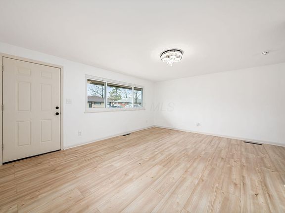 4th image of 3457 Roswell Dr