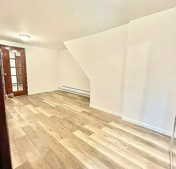 639 Warren St #1 — Photo 4