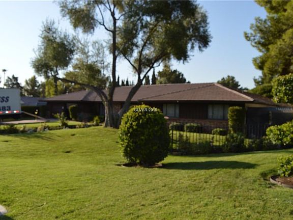 2nd image of 3021 Campbell Cir
