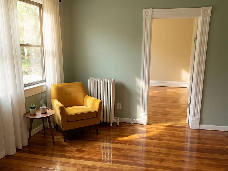 321 Bates Ave — Photo 4