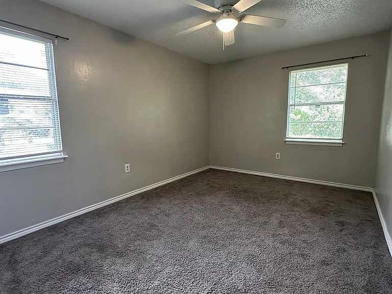 708 Creek St — Photo 11