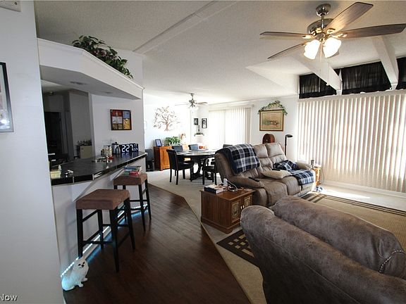 2nd image of 247 Island Dr