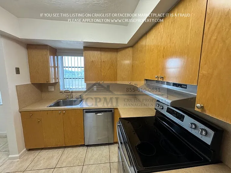 555 S Luna Ct Hollywood, FL 33021 — Photo 15