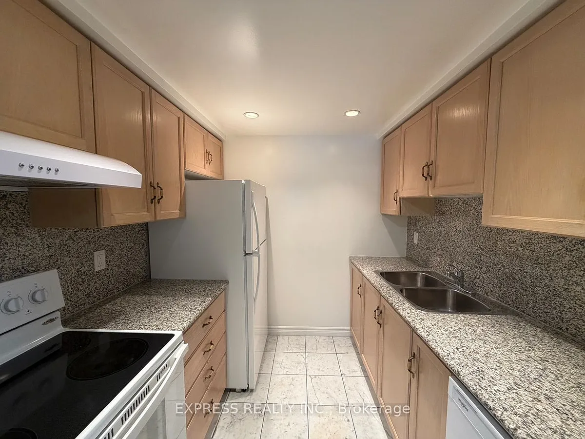 Building Photo - 168 Simcoe St #901