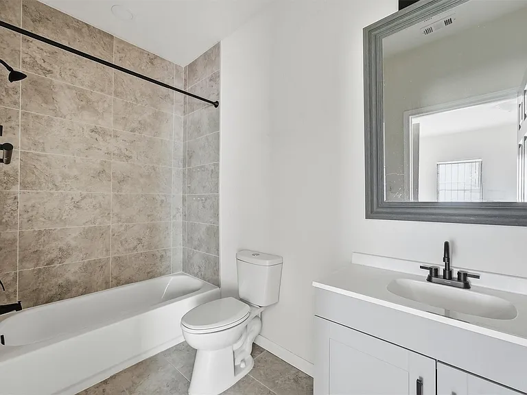 319 N Carolina St #B — Photo 15