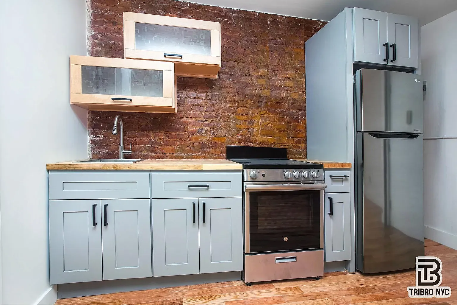 235 Brook Avenue — Photo 2