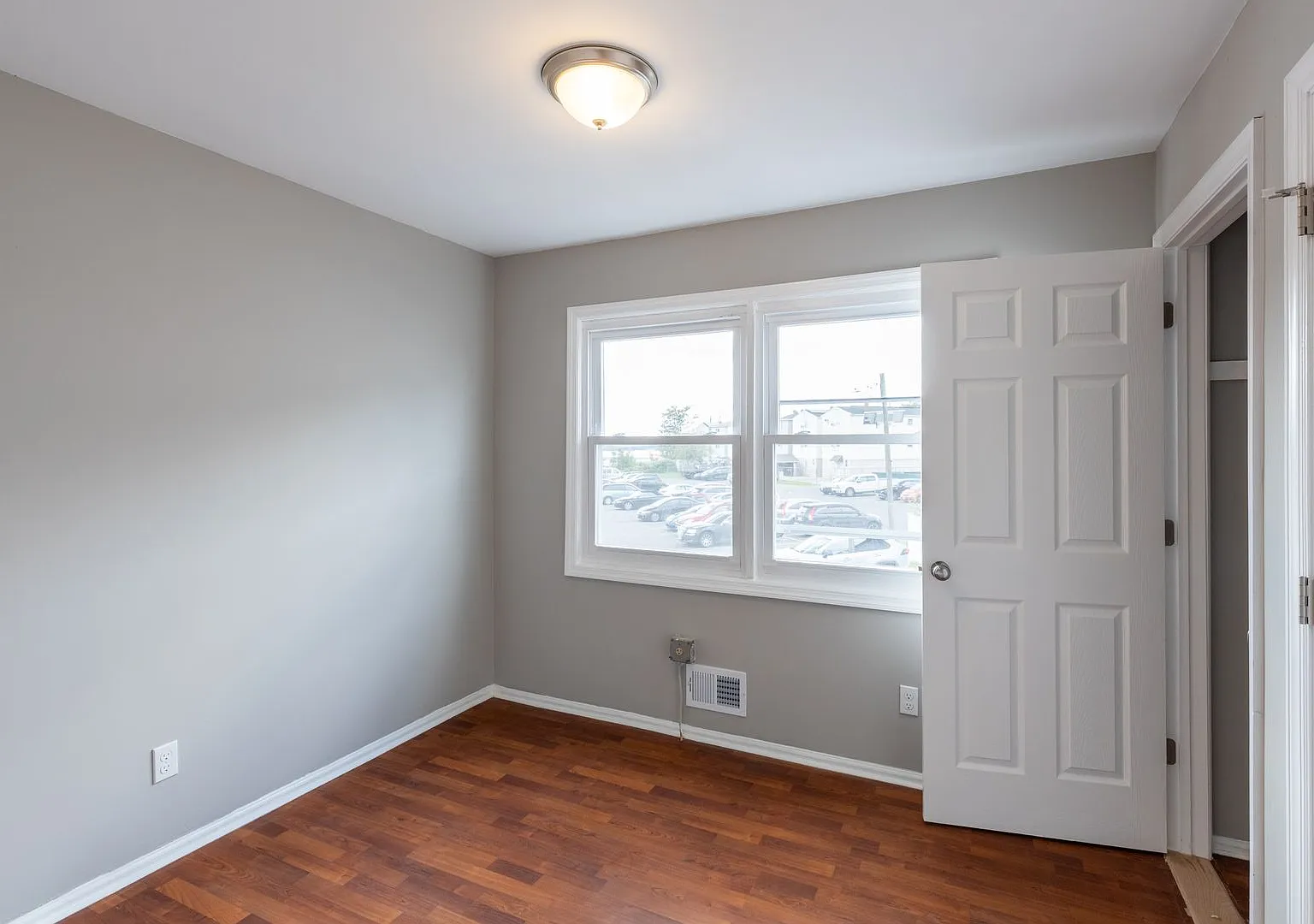 29-31 Glenn Dr — Photo 4