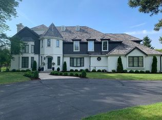 134 E Trillium Ct, Mequon, WI 53092